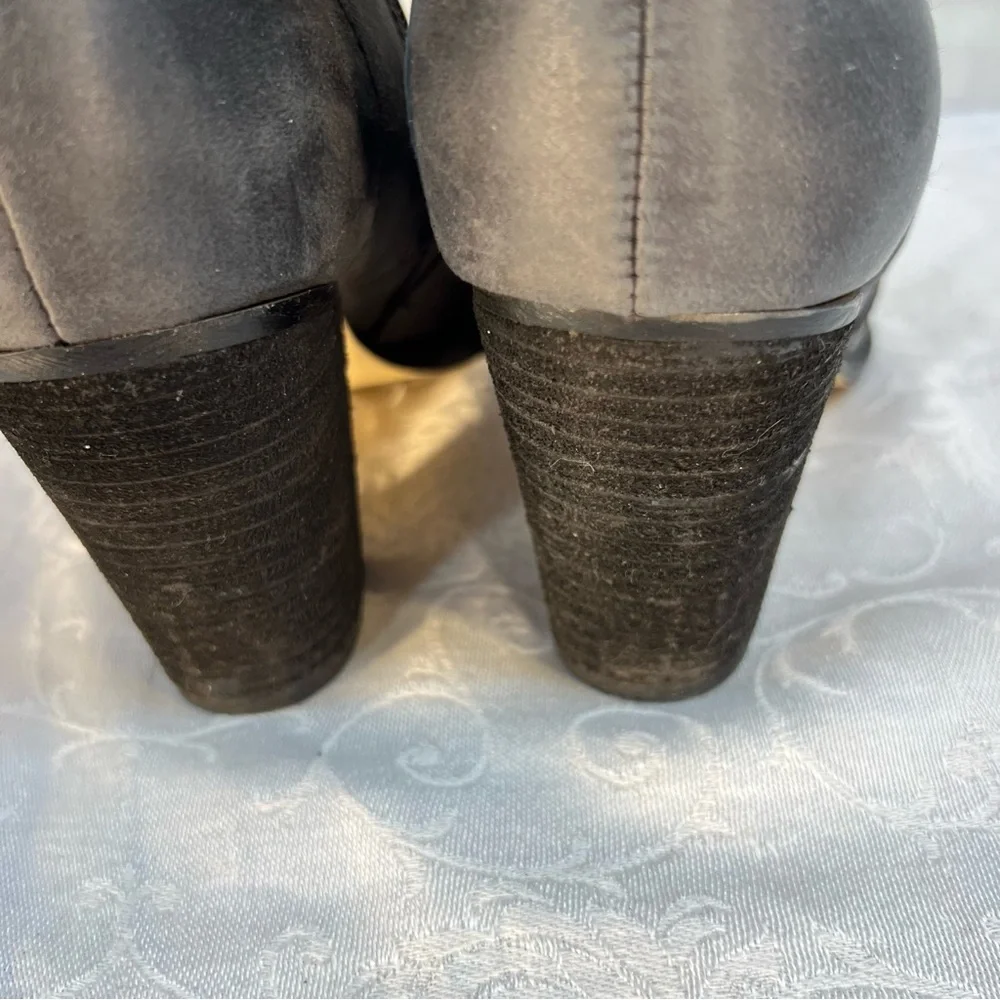 Zigi SoHo Halyn Gray Vegan Detailed Stitching 3” Heel Pointed Toe Ankle Boots 8